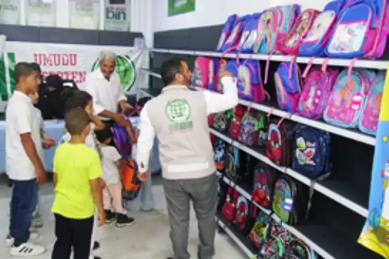 Umut Kervanından Malatya'daki öğrencilere kırtasiye yardımı 