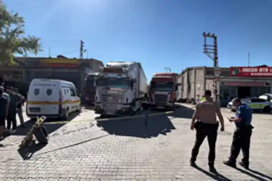 Husumetlisinin üzerine tır sürüp ağır yaraladı
