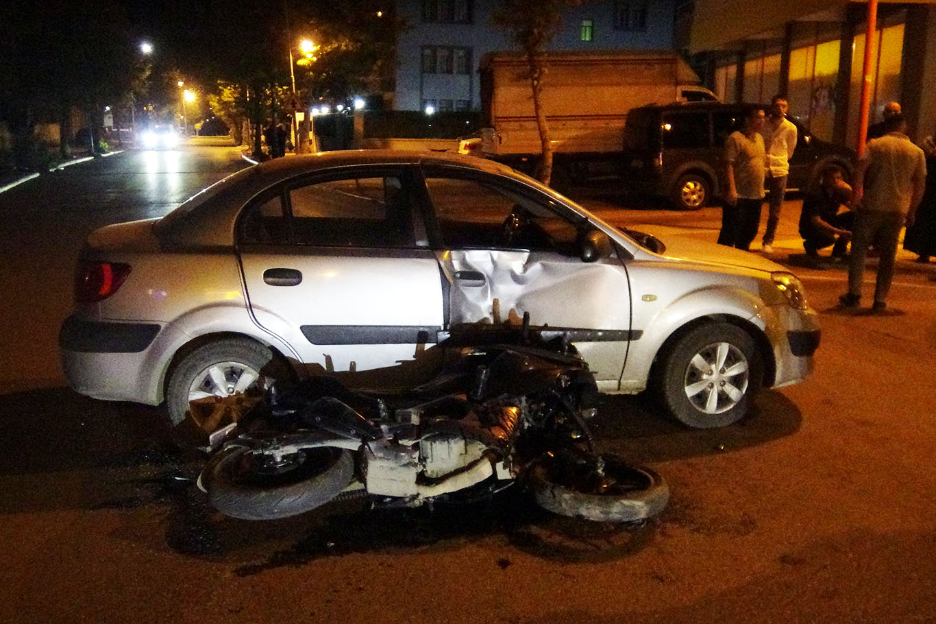 Malatya'da motosiklet ile otomobil çarpıştı: 2 yaralı