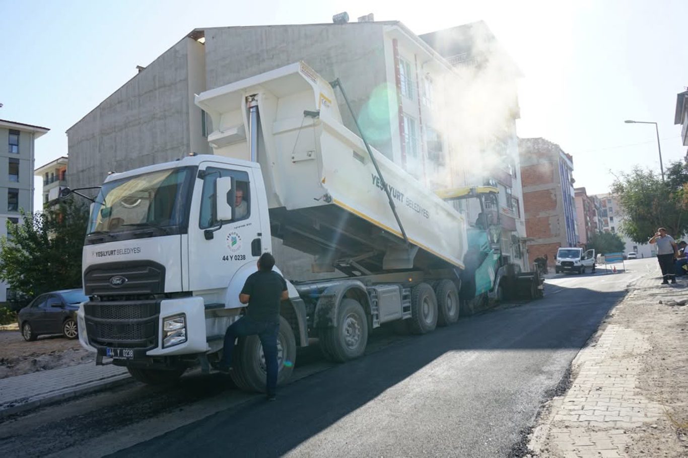 Malatya'da yol açma ve sıcak asfalt çalışmaları devam ediyor