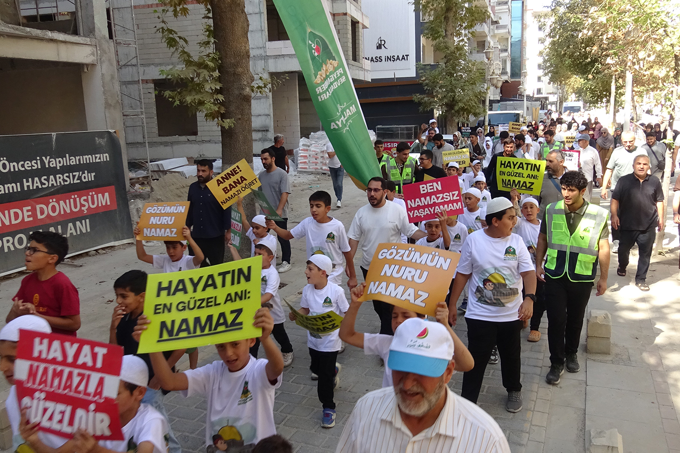 Malatya'da çocuklar "Hayat Namazla Güzeldir" etkinliğinde buluştu