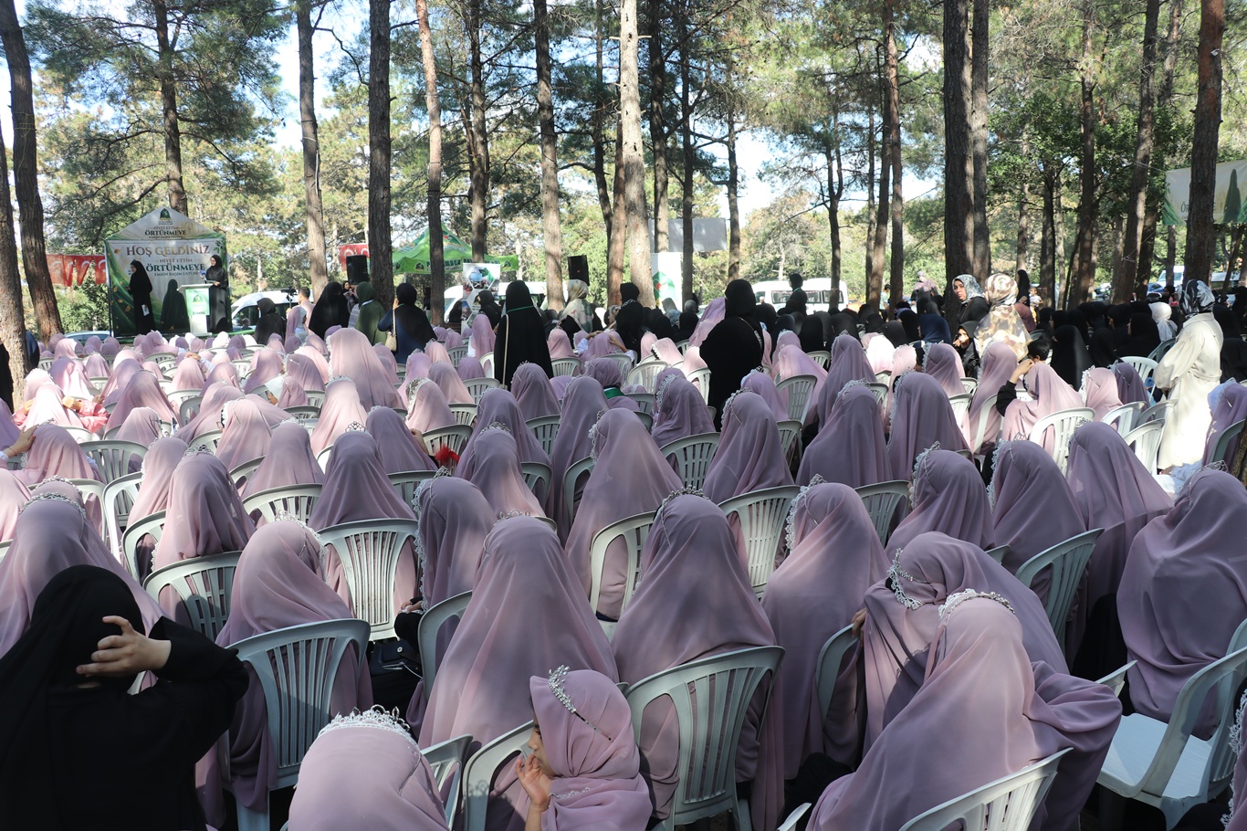 İstanbul'da "Niyet Ettim Örtünmeye, Emrin Başım Üstüne" programı gerçekleştirildi