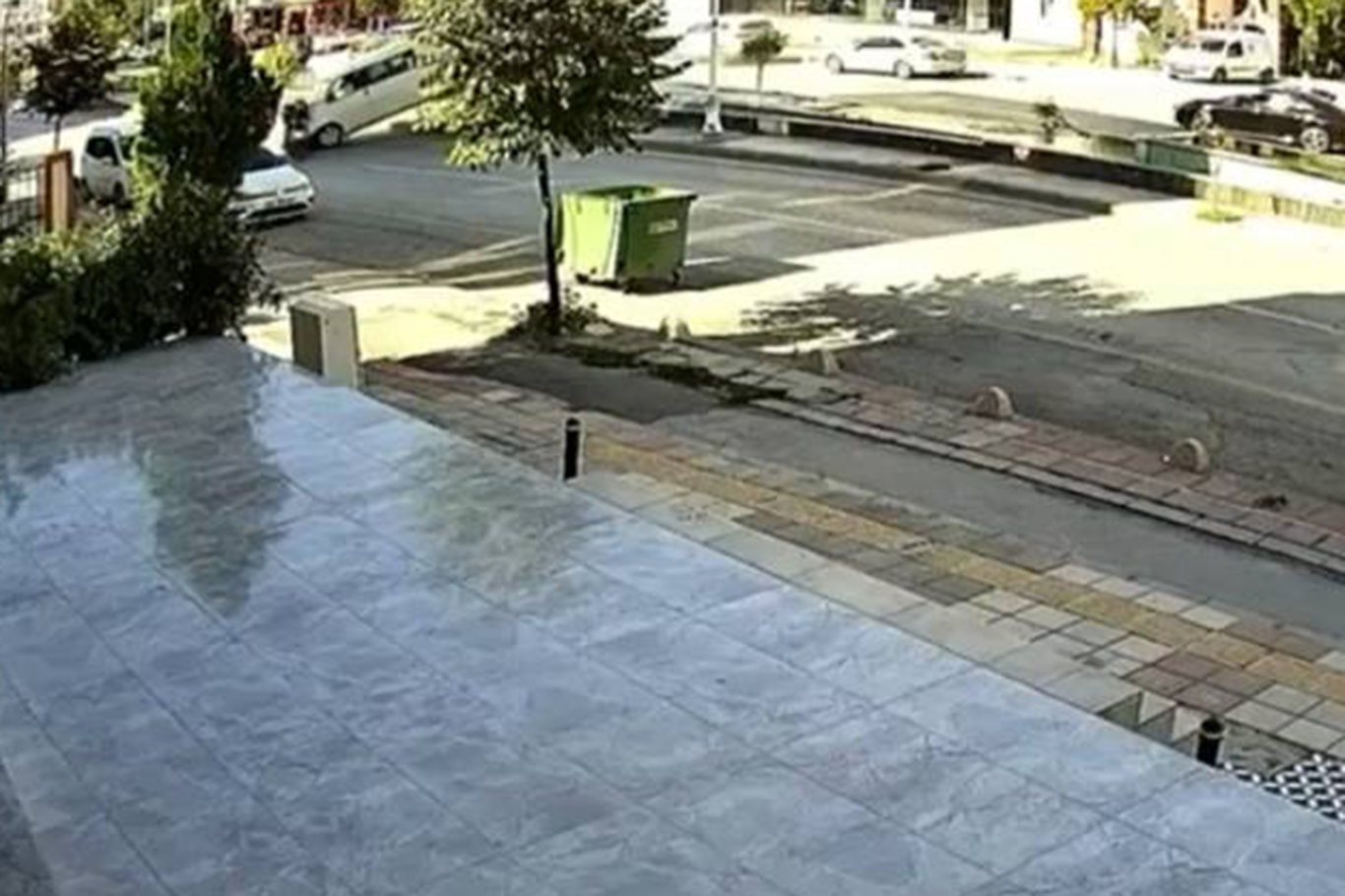 Malatya'da minibüs karşı şeride geçip motosiklete çarptı