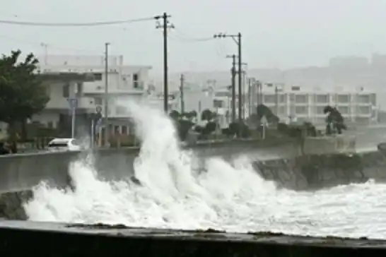 Japonya’da Dujuan Tayfunu alarmı