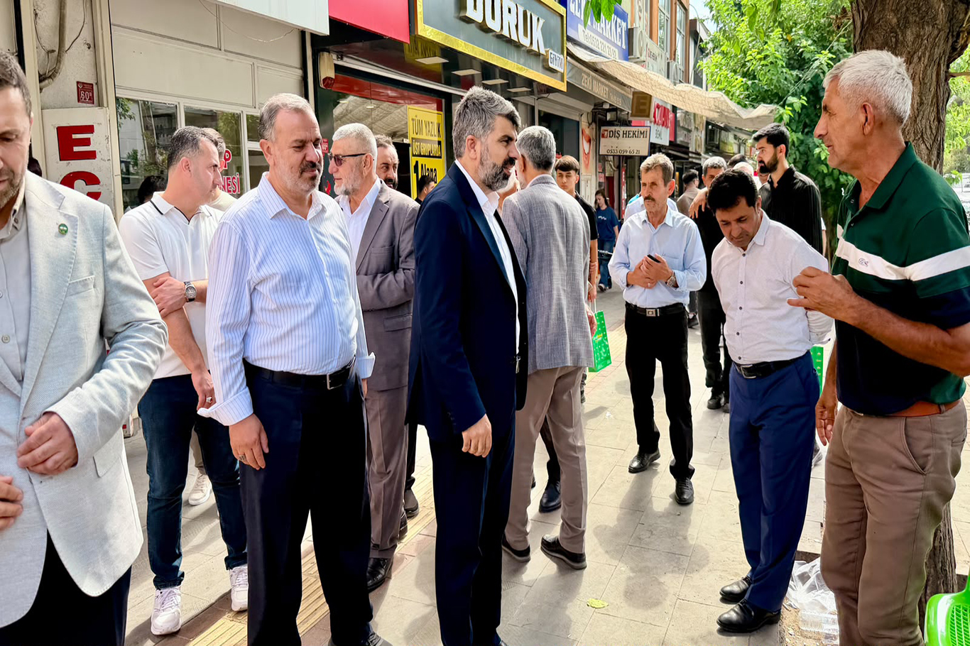 HÜDA PAR Milletvekili Dinç, Bismil’de vatandaşların sorun ve taleplerini dinledi
