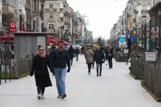 Brüksel, şehir merkezinde halka açık yerlerde alkol tüketimi yasağını 4 yıl daha uzattı