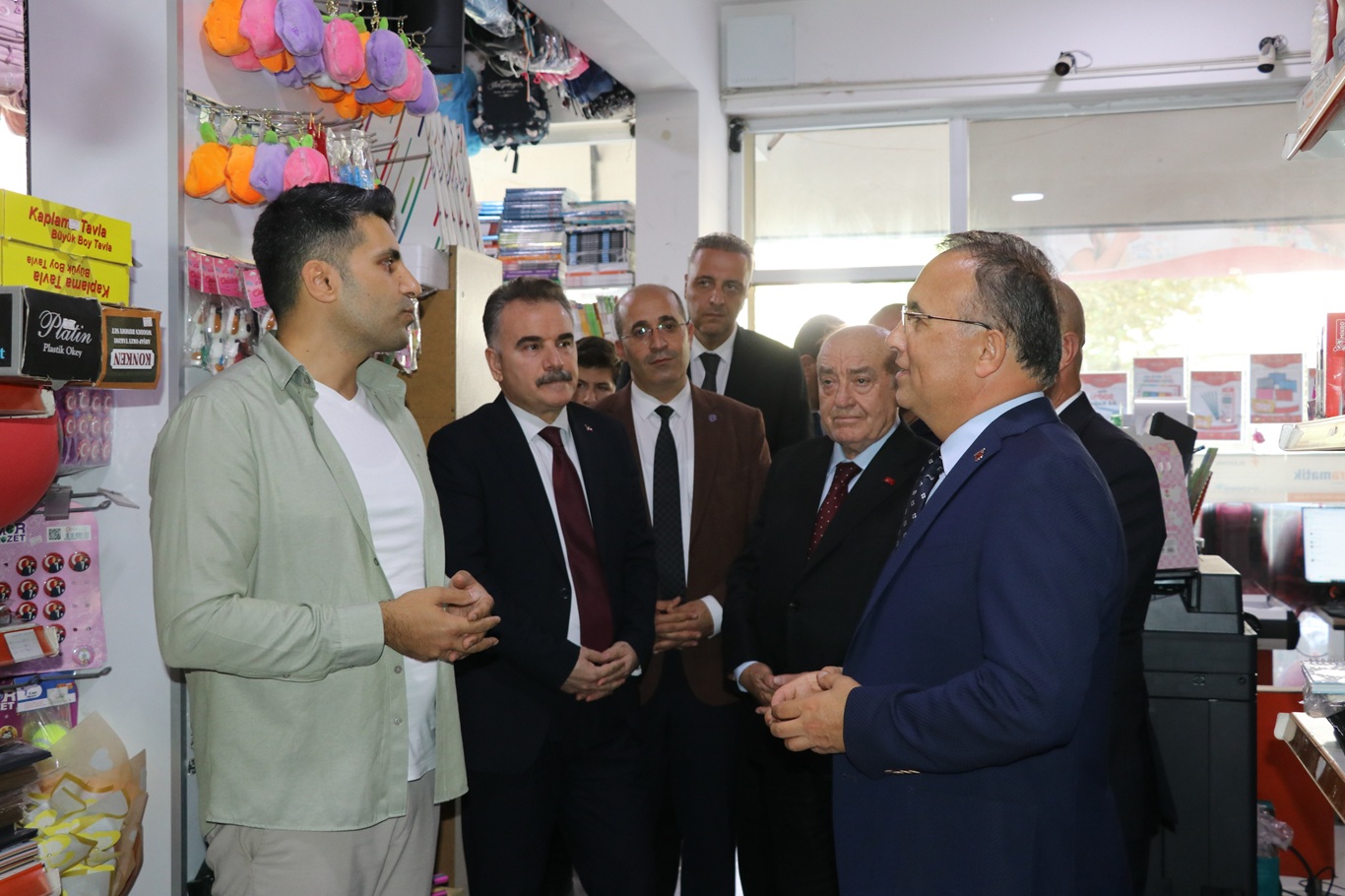 Vali Çeber: Kırtasiye kart ile öğrencilerin ihtiyaçları karşılanacak