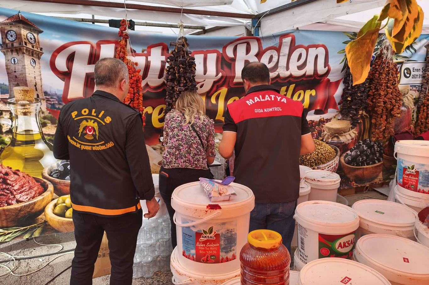Malatya'da yöresel ürünler fuarında 230 kilo sucuk ve 150 kilo peynir ele geçirildi