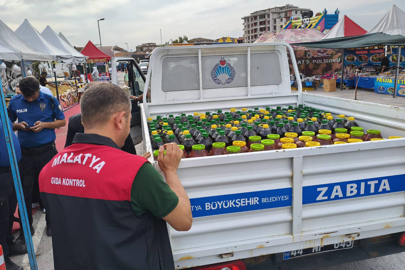 Malatya'da yöresel ürünler fuarında 230 kilo sucuk ve 150 kilo peynir ele geçirildi