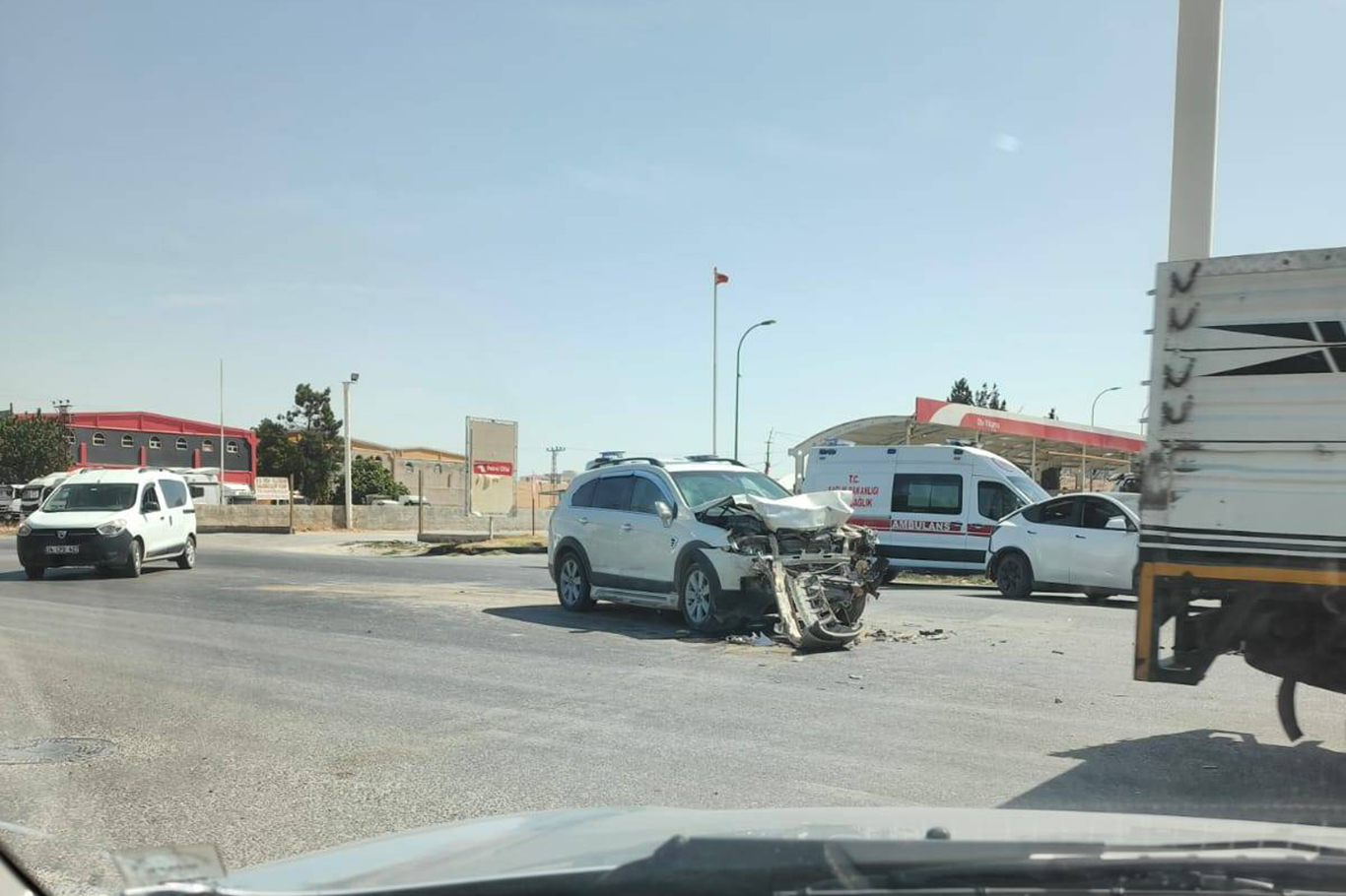 Li Rihayê du wesayît li hev qelibîn: 3 birîndar