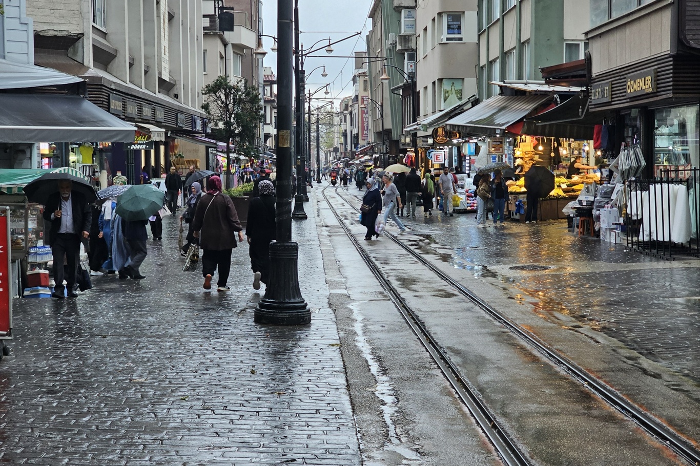 Bursa’da sağanak etkili oluyor: Sıcaklıklar düştü