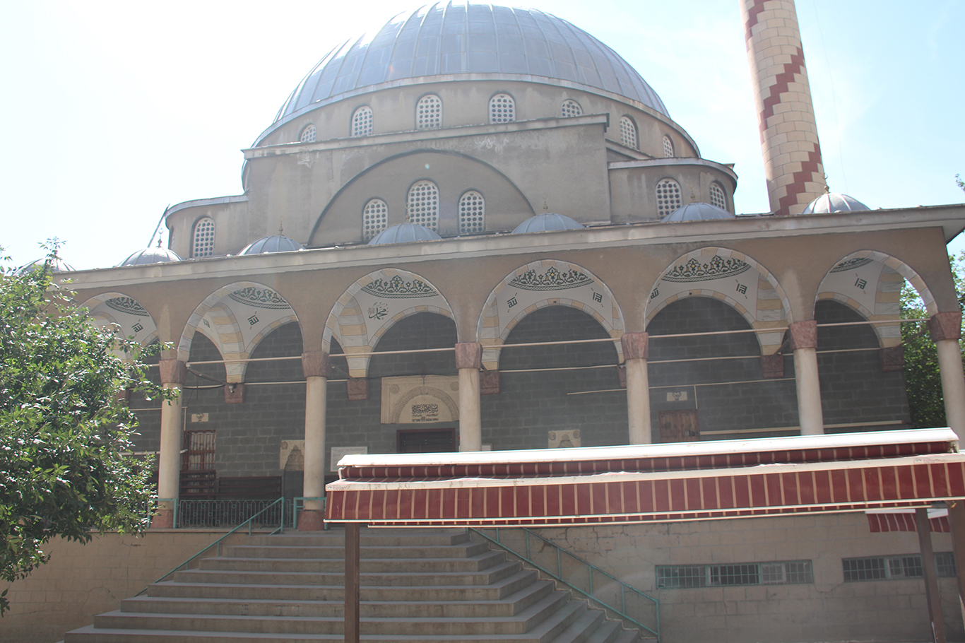 Camiye gelenler abdest alacak su bulamıyor