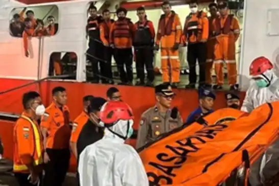 Death toll from Indonesia ferry disaster rises to 28, 107 still missing
