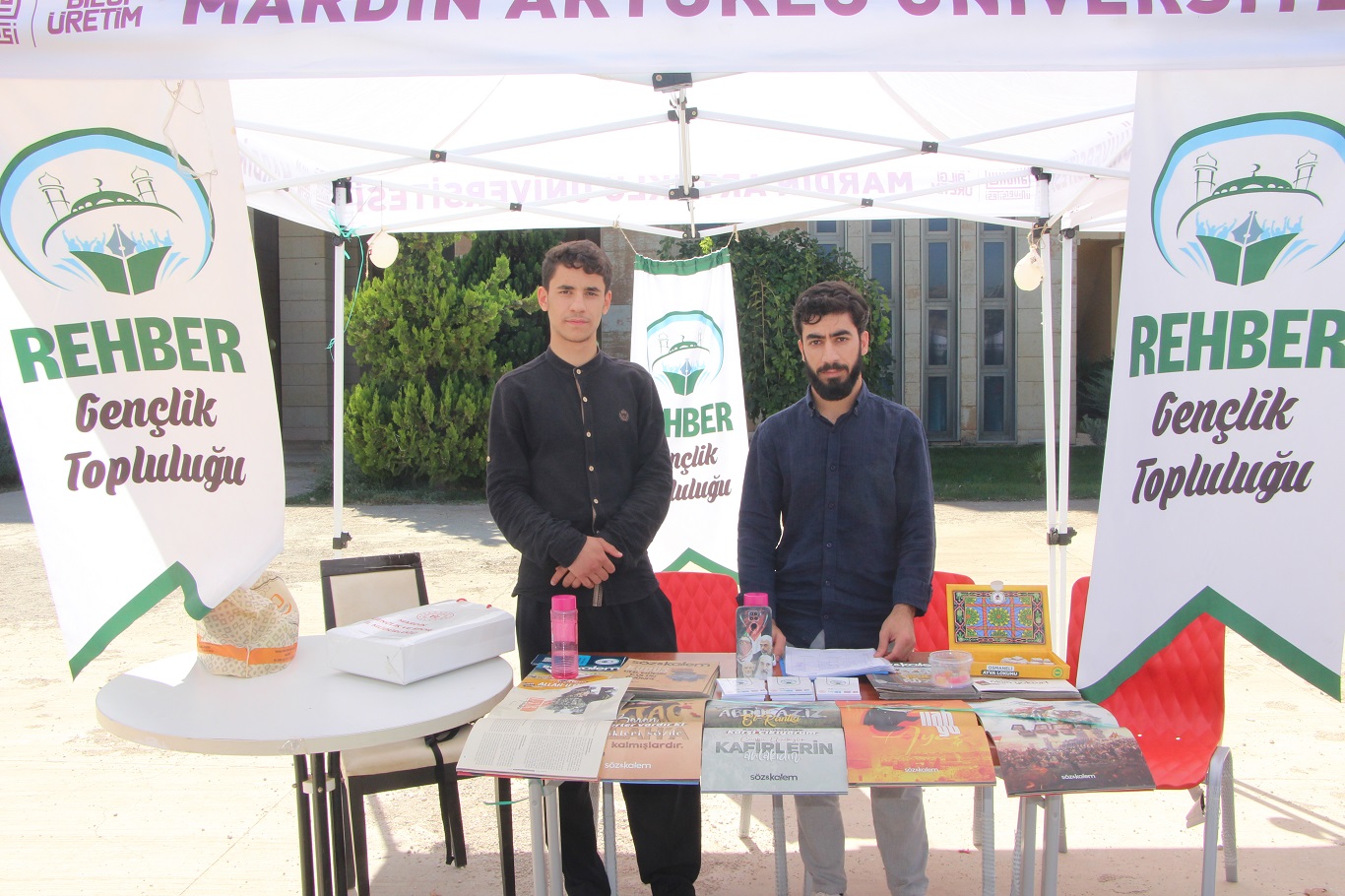Rehber Gençlik Topluluğu: Üniversiteli öğrencilere helal dairesi içerisinde manevi aktiviteler sunuyoruz