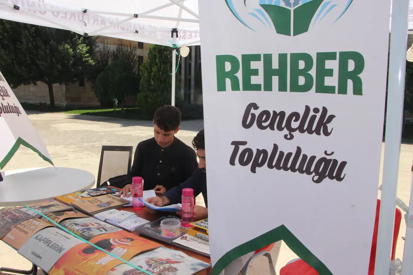 Rehber Gençlik Topluluğu: Üniversiteli öğrencilere helal dairesi içerisinde manevi aktiviteler sunuyoruz
