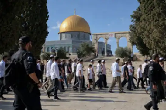 Fanatik haham Yehuda Glick öncülüğünde Mescid-i Aksa’ya baskın düzenledi