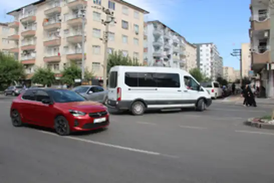 Işıksız kavşakta kazalar bitmiyor