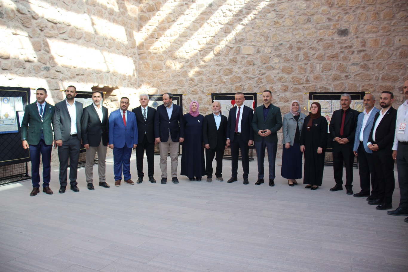 Ağrı'da "Dualı Sultan ve Peygamber Gömlekleri" ziyarete açıldı