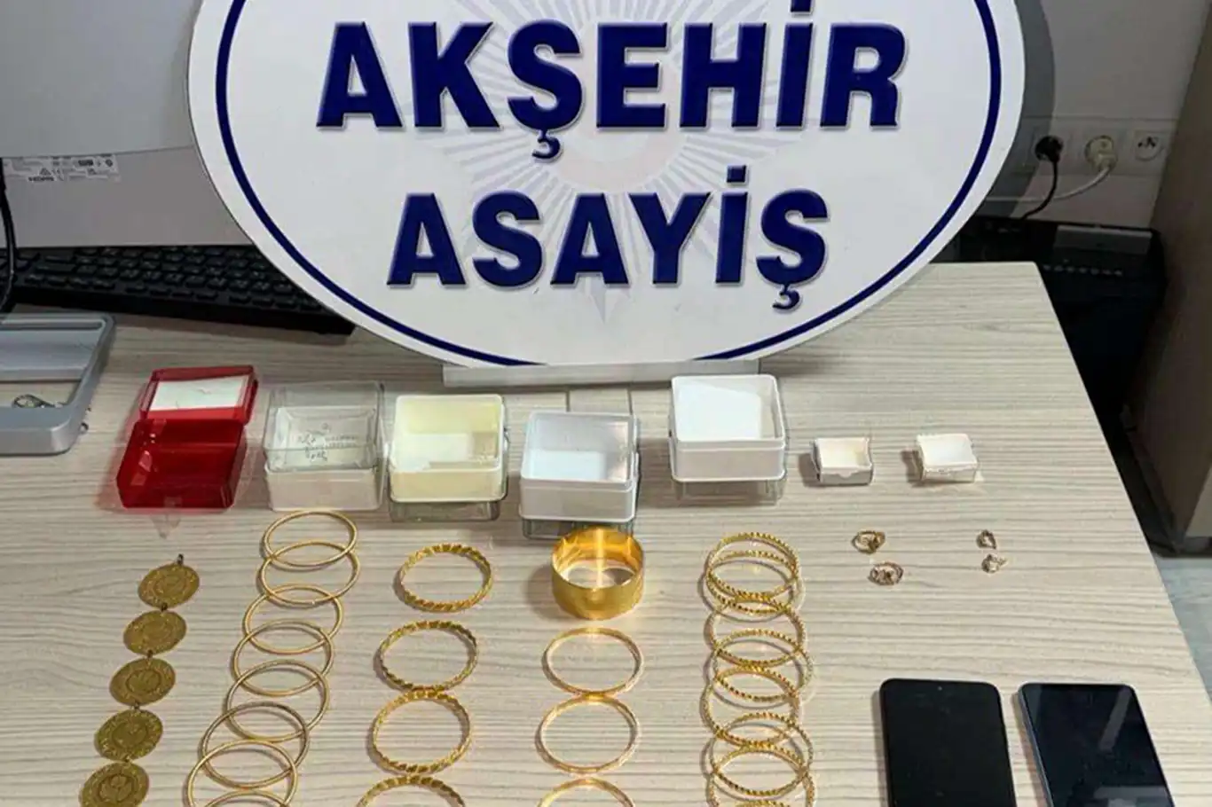 Manisa'da dolandırıcılık yaptıkları öne sürülen 2 şüpheli yakalandı