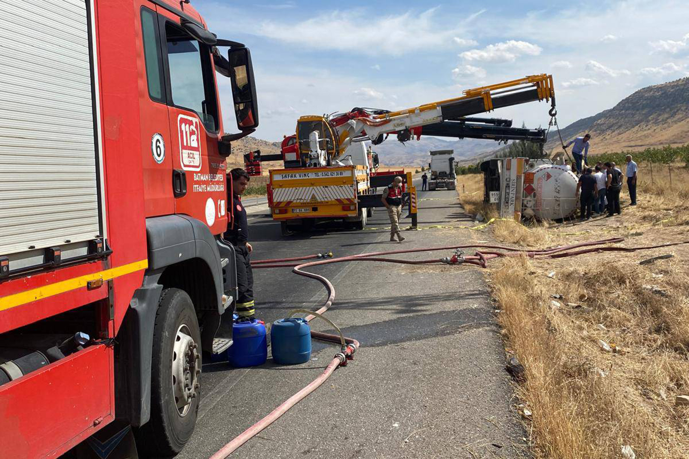 Batman-Hasankeyf yolunda tanker devrildi: 1 yaralı