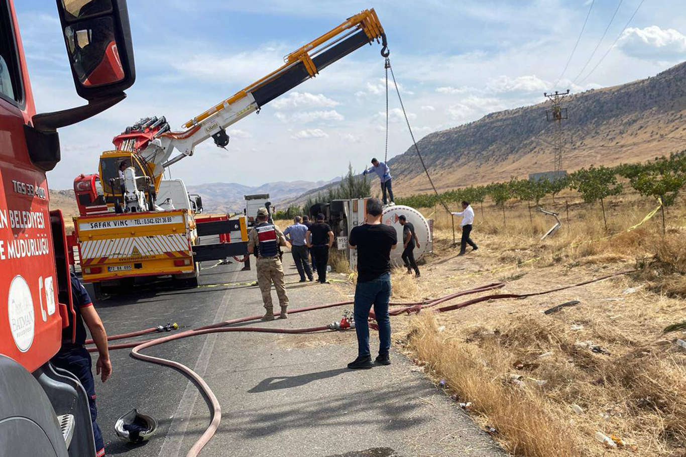 Batman-Hasankeyf yolunda tanker devrildi: 1 yaralı