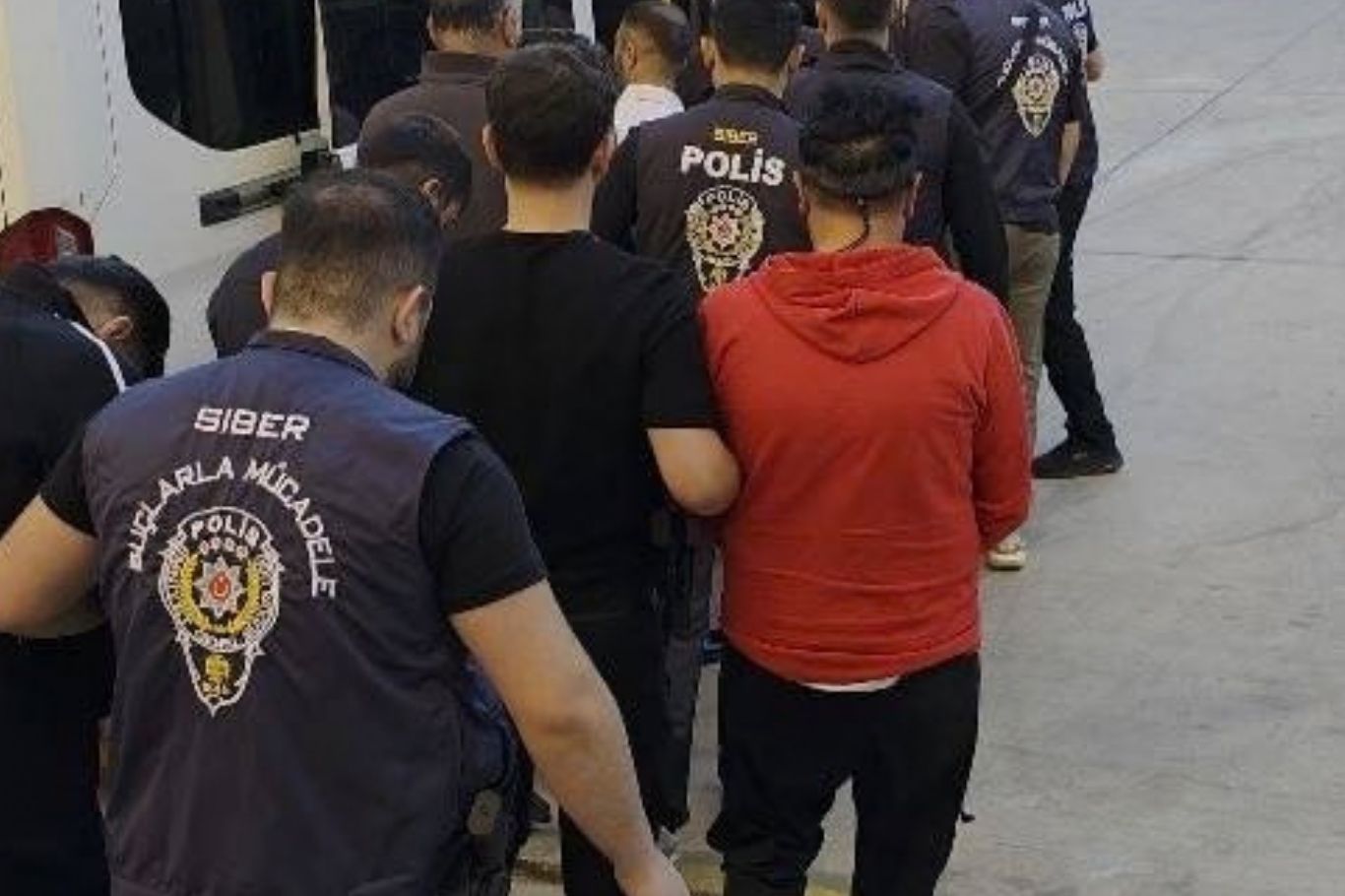 Manisa merkezli dolandırıcılık operasyonunda 21 gözaltı