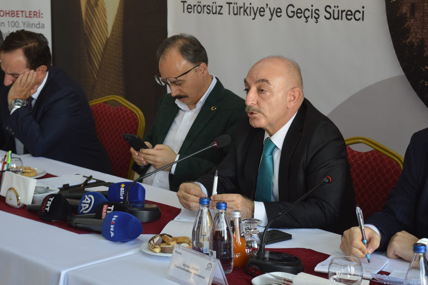Ayhan Oğan