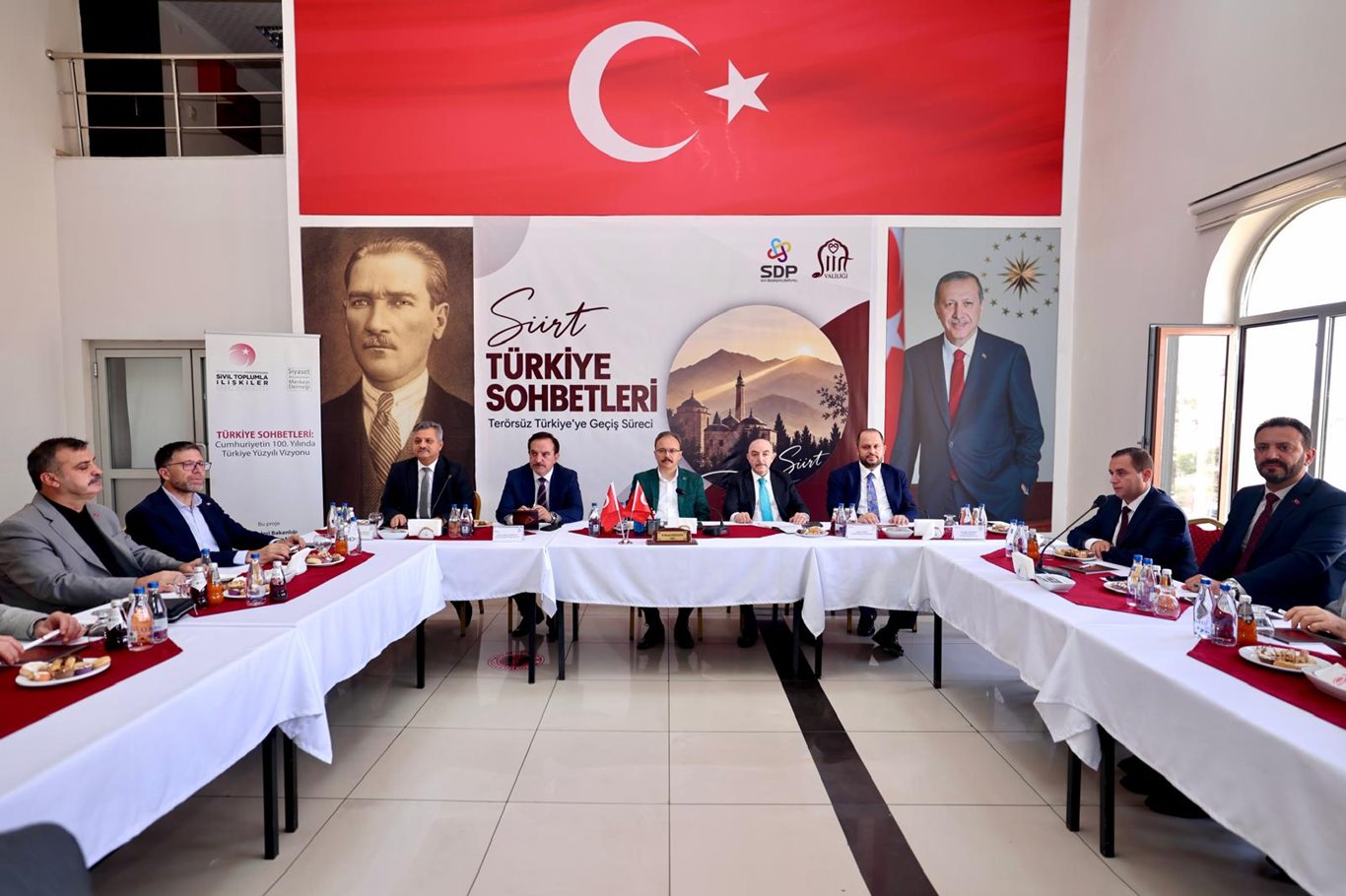 Siirt'te düzenlenen "Türkiye Sohbetleri" toplantısında Terörsüz Türkiye süreci ele alındı 