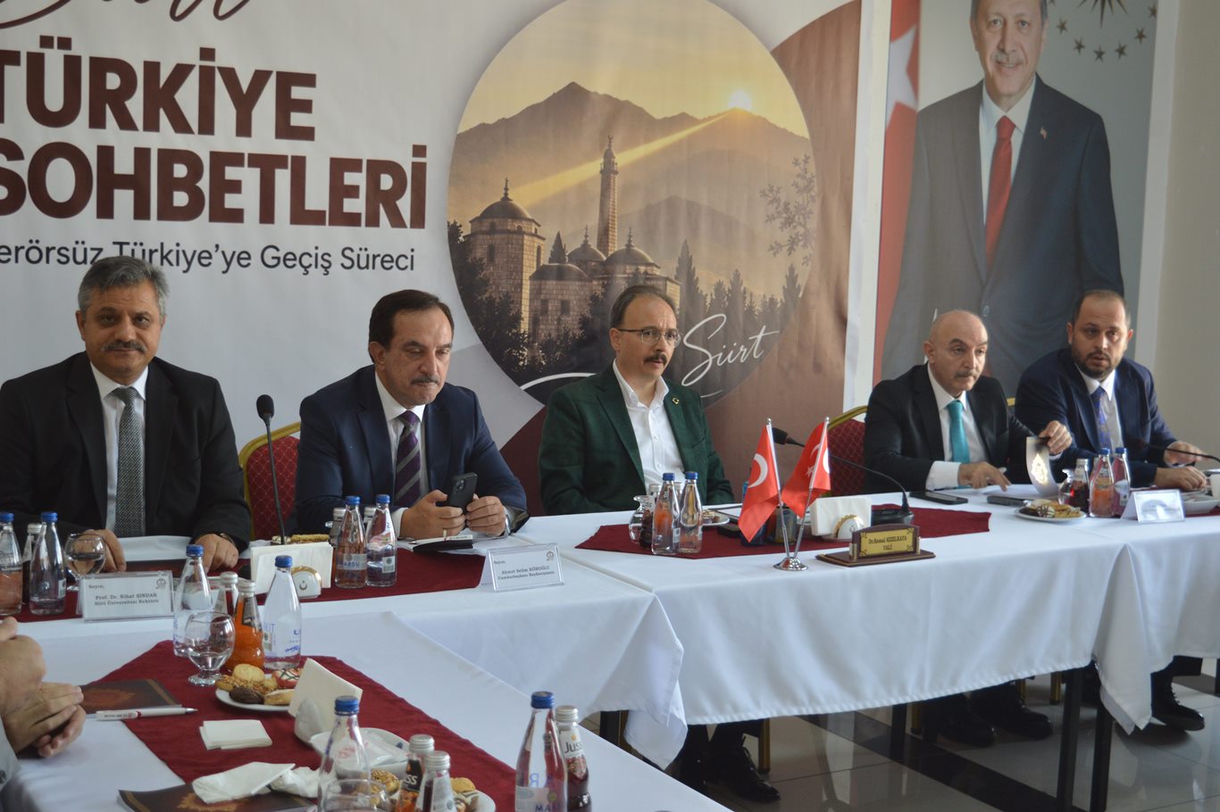 Siirt'te düzenlenen "Türkiye Sohbetleri" toplantısında Terörsüz Türkiye süreci ele alındı 