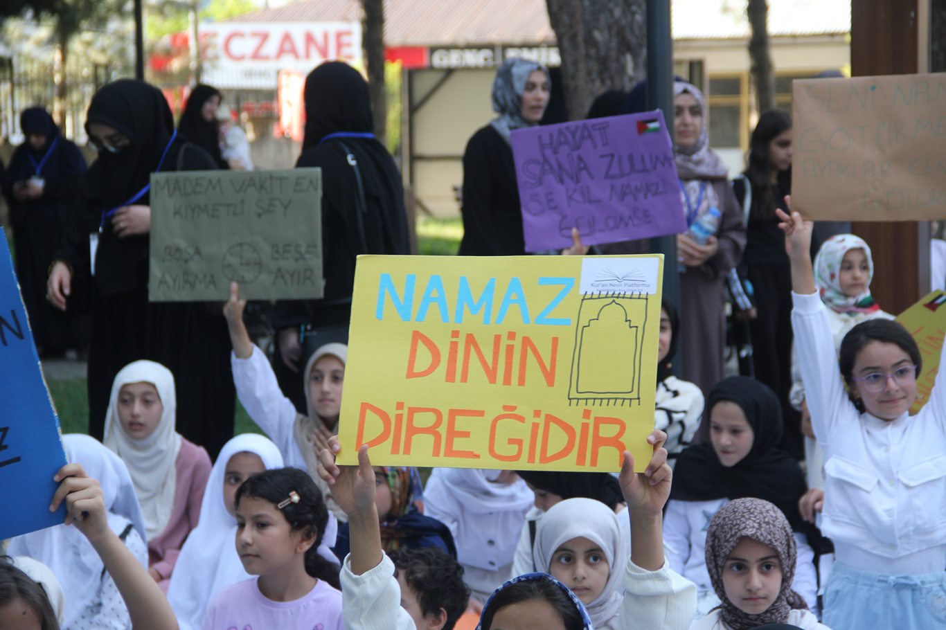 Bingöl'de “Hayat Namazla Güzeldir” etkinliği düzenlendi