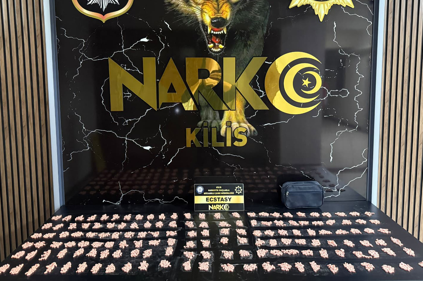 Kilis’te 300 ecstasy hap ele geçirildi: 2 şüpheli tutuklandı