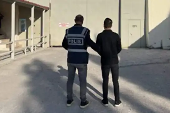 Bilecik’te kendisini polis olarak tanıtıp dolandırıcılık yapan şüpheli tutuklandı