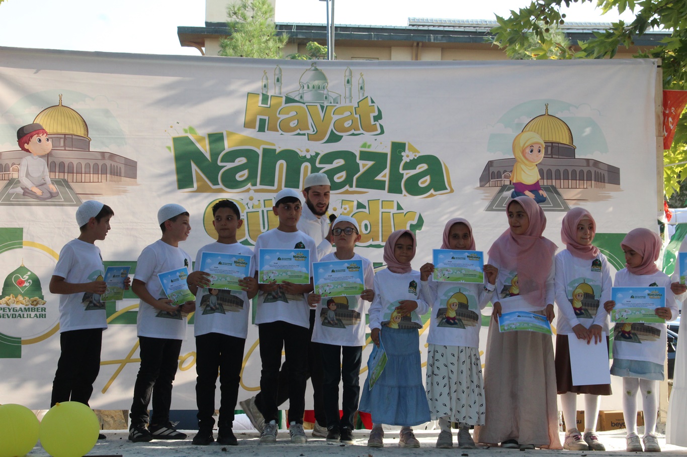 Batman'da "Hayat Namazla Güzeldir" programı binlerce çocuğun katılımıyla tamamlandı