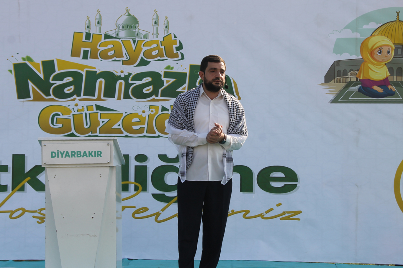Diyarbakır’da 'Hayat Namazla Güzeldir' programına binlerce çocuk katıldı