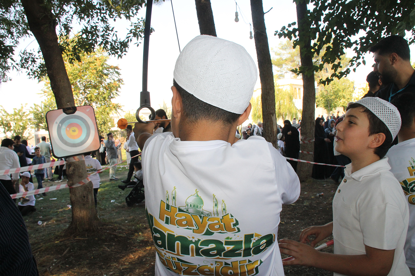 Diyarbakır’da 'Hayat Namazla Güzeldir' programına binlerce çocuk katıldı