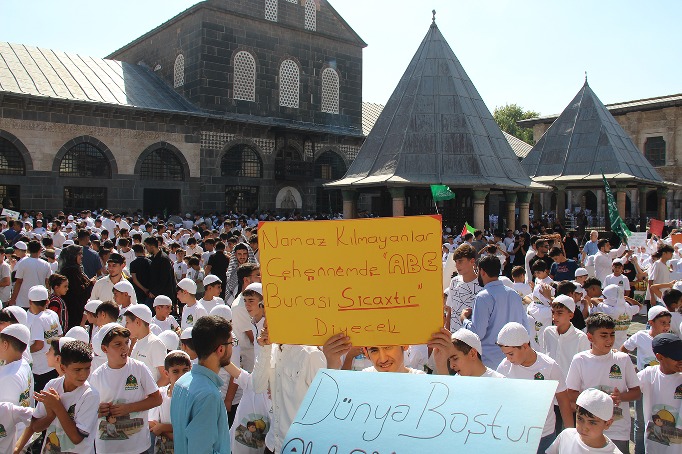 Peygamber Sevdalıları Vakfı Yönetim Kurulu üyesi Kaya: Çocukların hayatlarının odağına namazı almalarını hedefledik