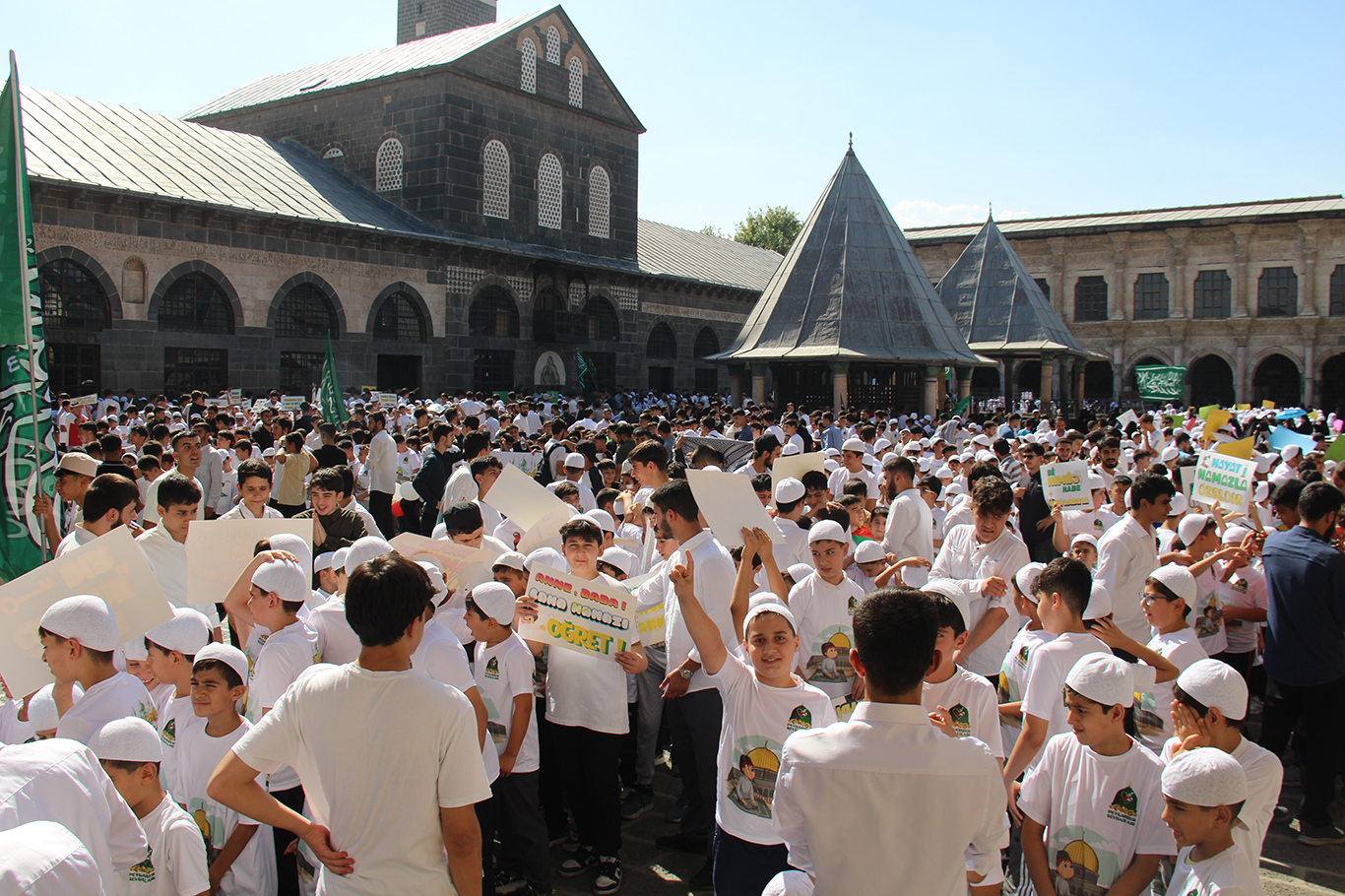 Diyarbakır’da "Hayat Namazla Güzeldir" programından renkli kareler