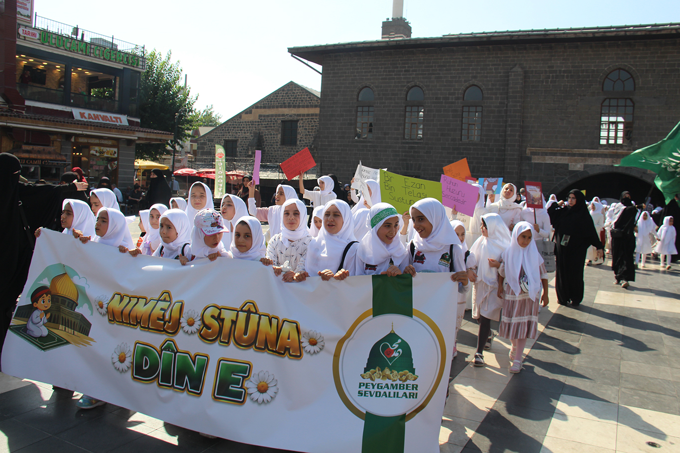 Diyarbakır’da "Hayat Namazla Güzeldir" programından renkli kareler