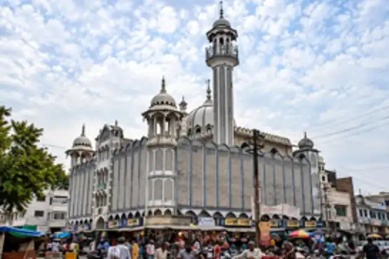 India: Hundreds of muslims stage sit-in to protect historic Shahi Masjid in Ujjain  