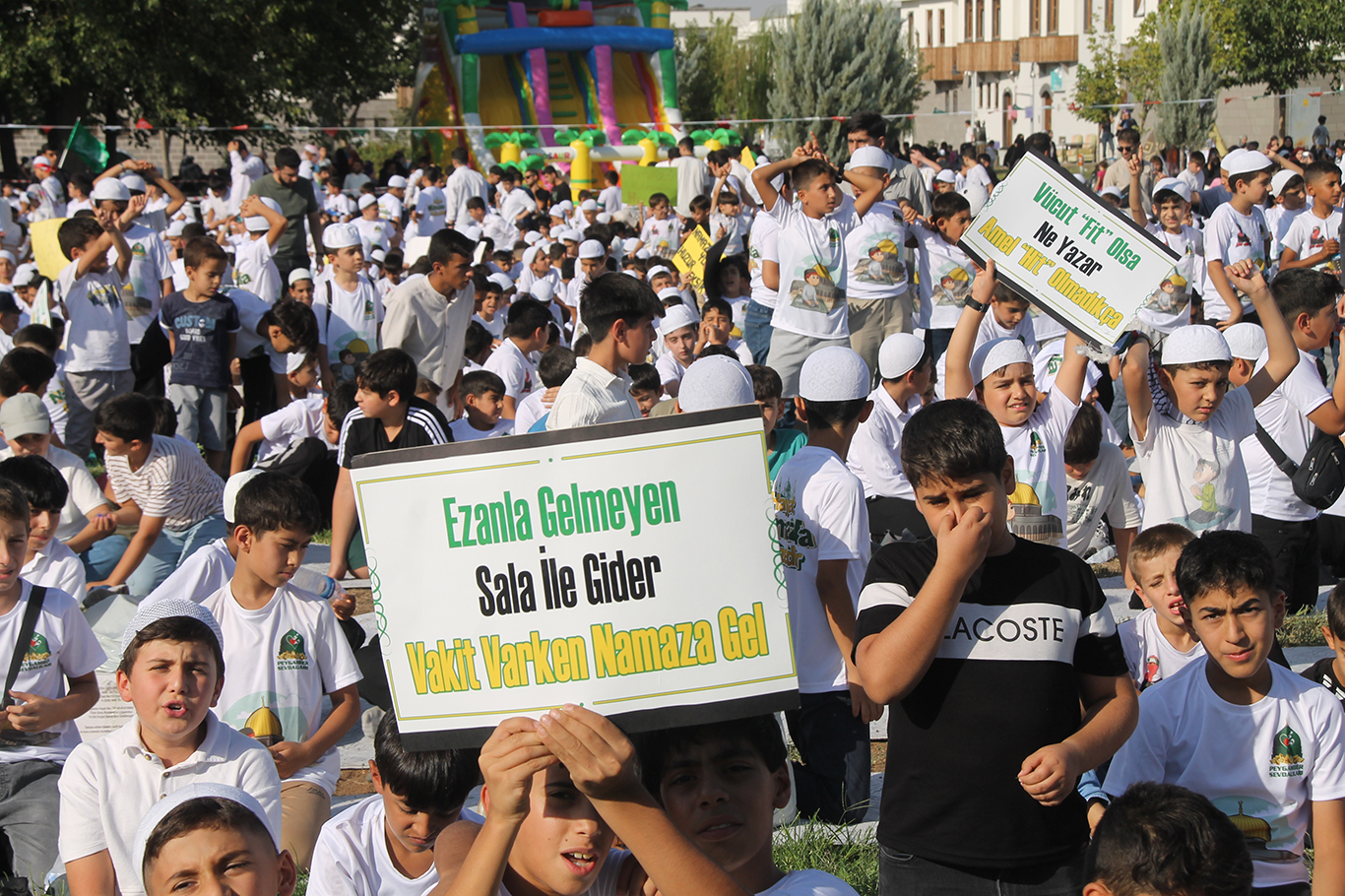 Miniklerden "Hayat Namazla Güzeldir" finalinde renkli değerlendirmeler 