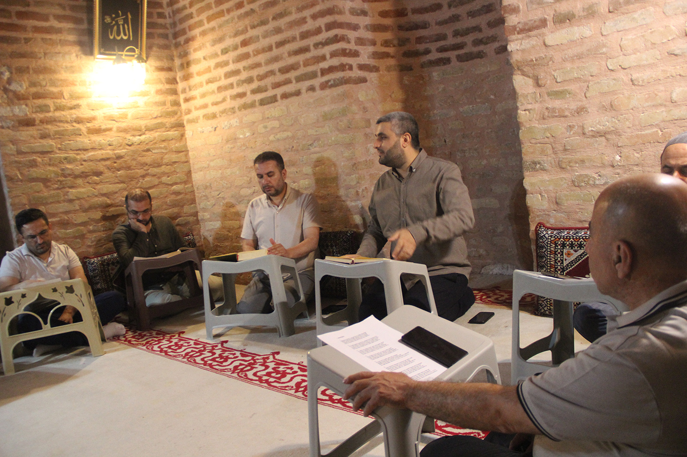 KIRMIZI MEDRESESİNDE MELAYÊ CİZÎRÎ'NİN DİVANI ŞERH EDİLİYOR