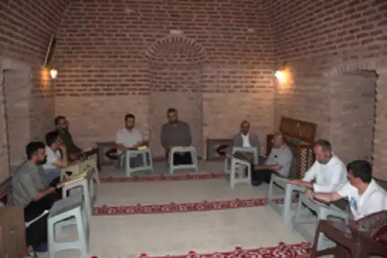 Dîwana Melayê Cizîrî li Medrese ya Sor tê şerhkirin