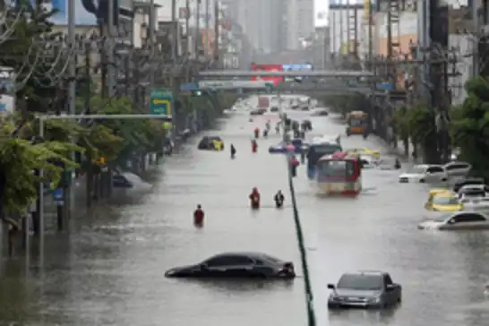 Tayland'ın başkenti Bangkok sular altında: Sel felaketinden 700 bin kişi etkilendi
