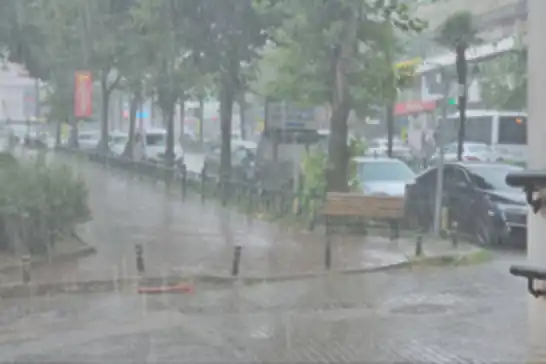 Meteoroloji 14 il için sarı kodlu "kuvvetli" yağış uyarısı yaptı