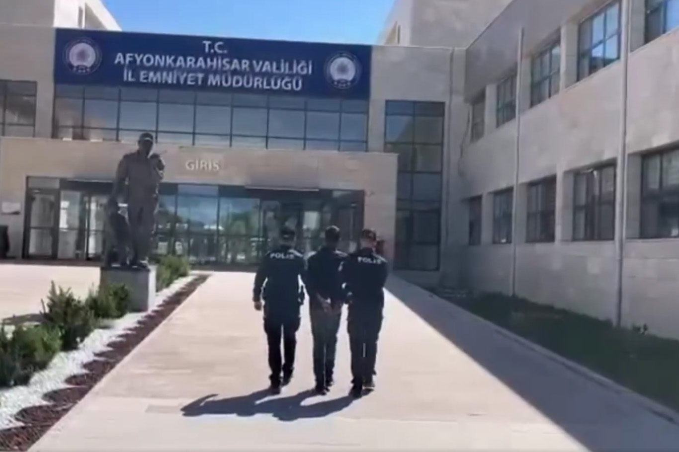 Afyonkarahisar’da 12 yıl 6 ay hapis cezasıyla aranan şahıs yakalandı