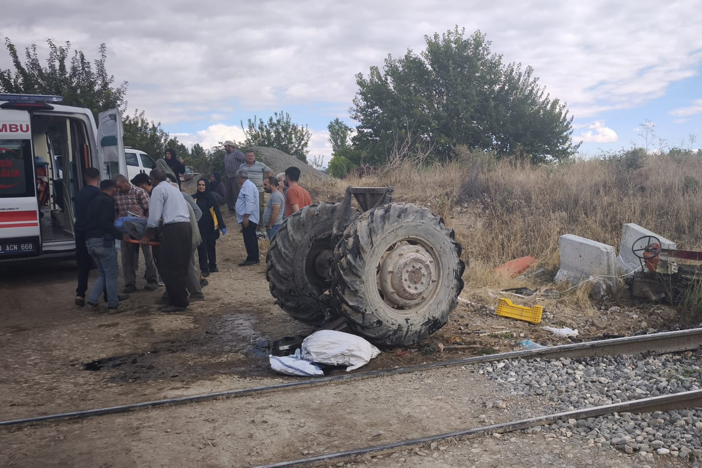 Malatya'da yük treni traktöre çarptı: 1 yaralı