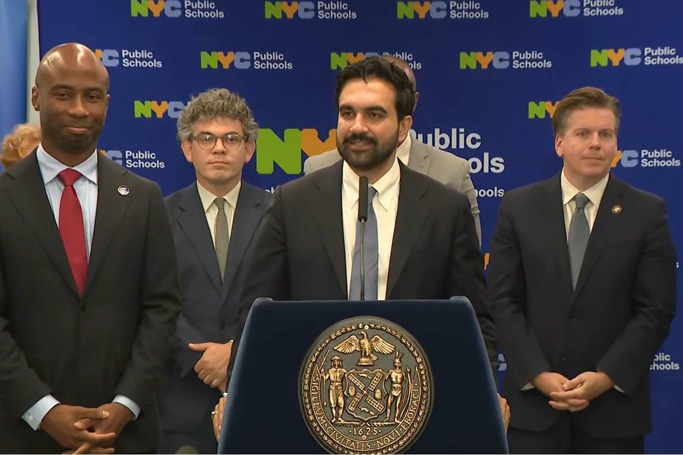 New York, 8'inci sınıfa kadar olan kademede yapay zekayı yasakladı