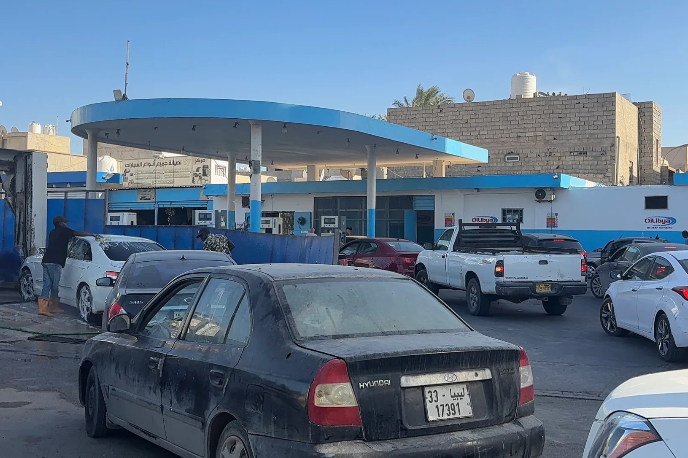 ليبيا.. إغلاق 490 محطة وقود نشطت في تهريب الوقود