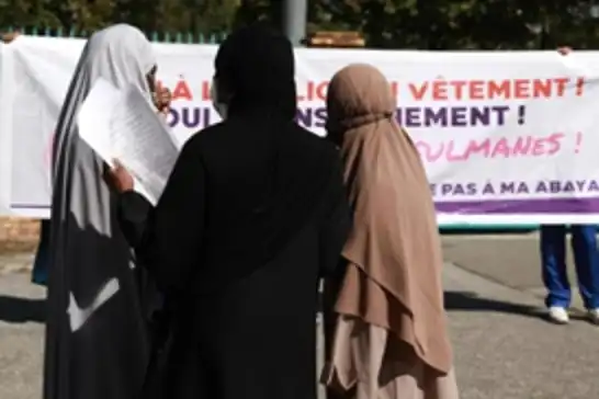 فرنسا..إطلاق حملة تضامن على مواقع التواصل رفضاً لمقترح حظر الحجاب
