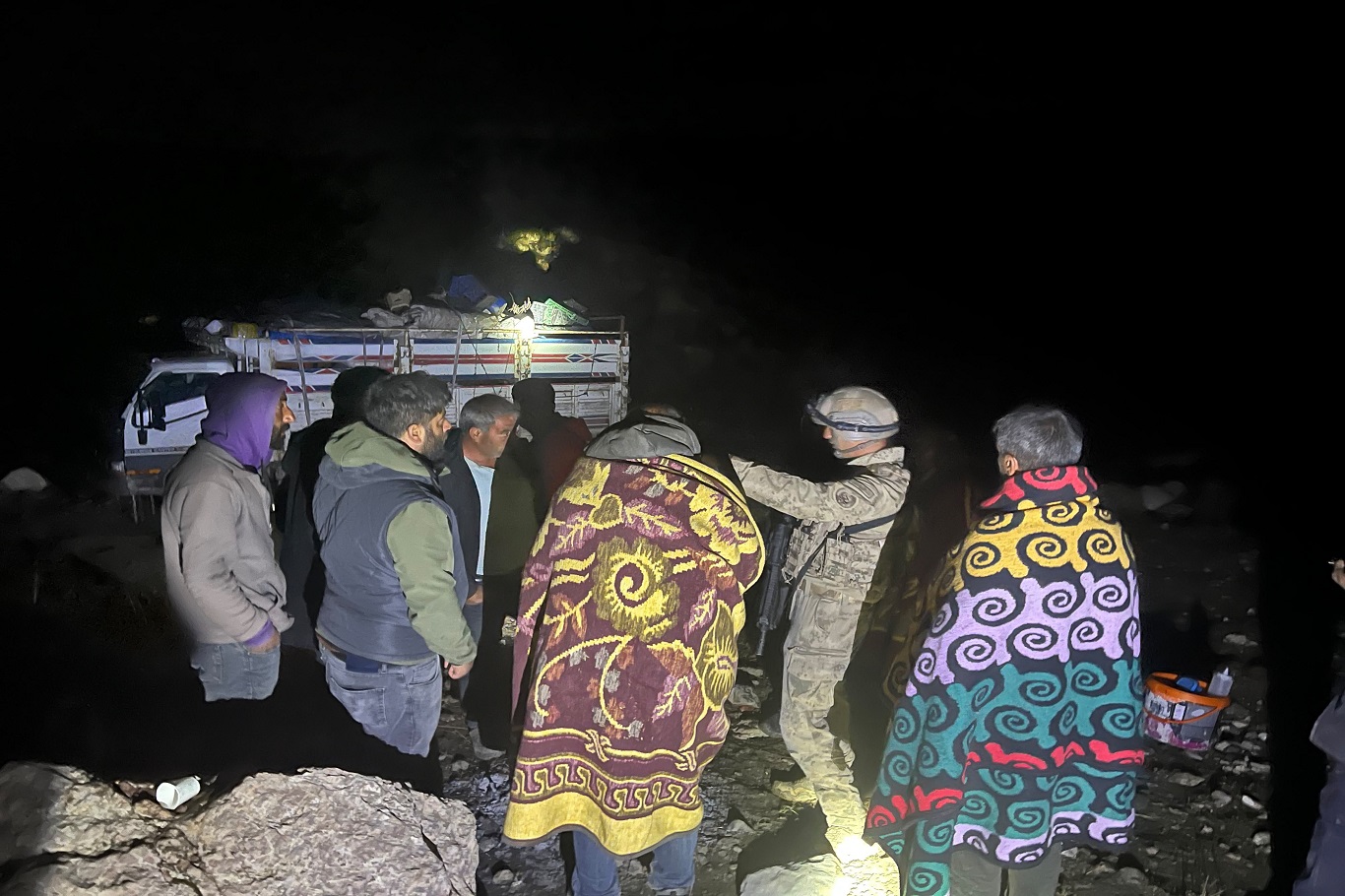 Ağrı’da mahsur kalan vatandaşlar için ekipler tarafından kurtarıldı